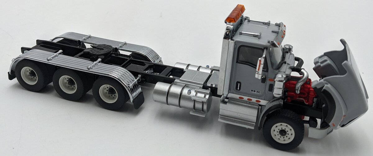 DieCast Masters 71011 1:50 Light Grey International HX620 Day Cab Tridem Tractor NIB