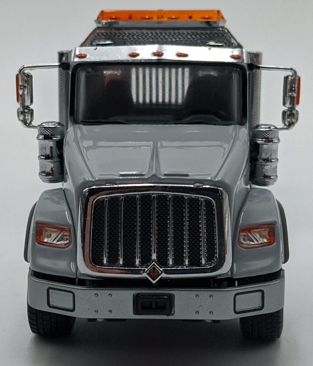 DieCast Masters 71011 1:50 Light Grey International HX620 Day Cab Tridem Tractor NIB