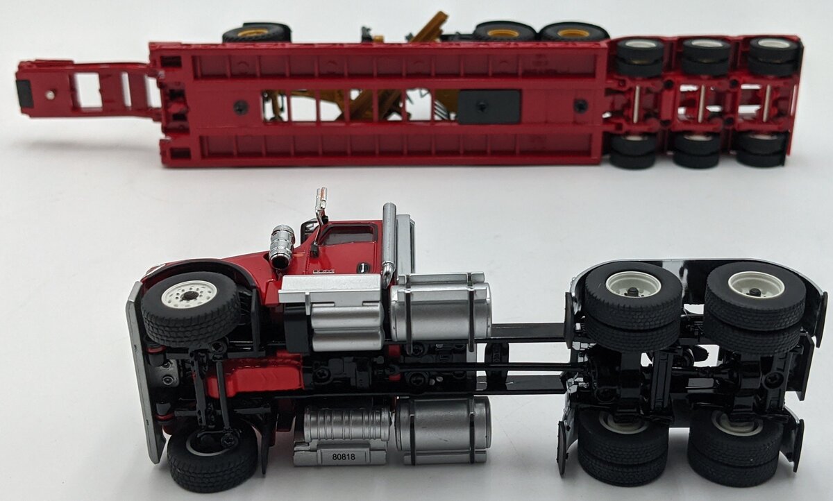 DieCast Masters 85598 1:50 International HX520 Tandem Tractor with CAT 12M3 NIB