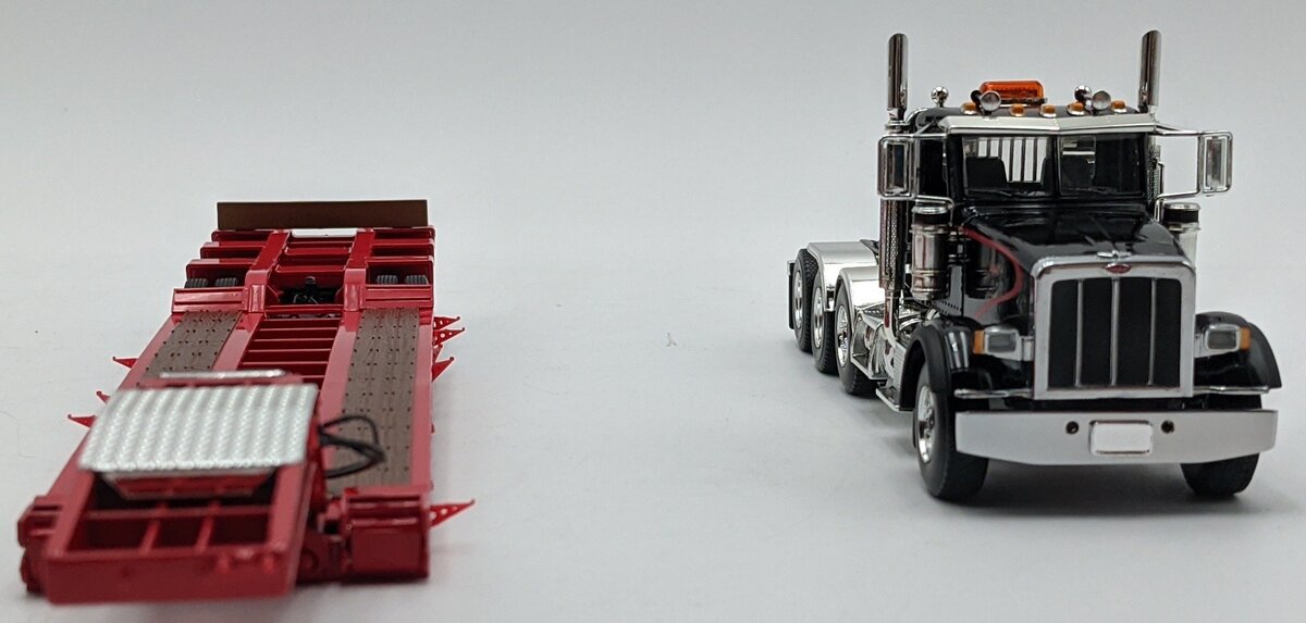First Gear 50-3184 1:50 Peterbilt 367 Day Cab W/Lowboy Red/Black NIB