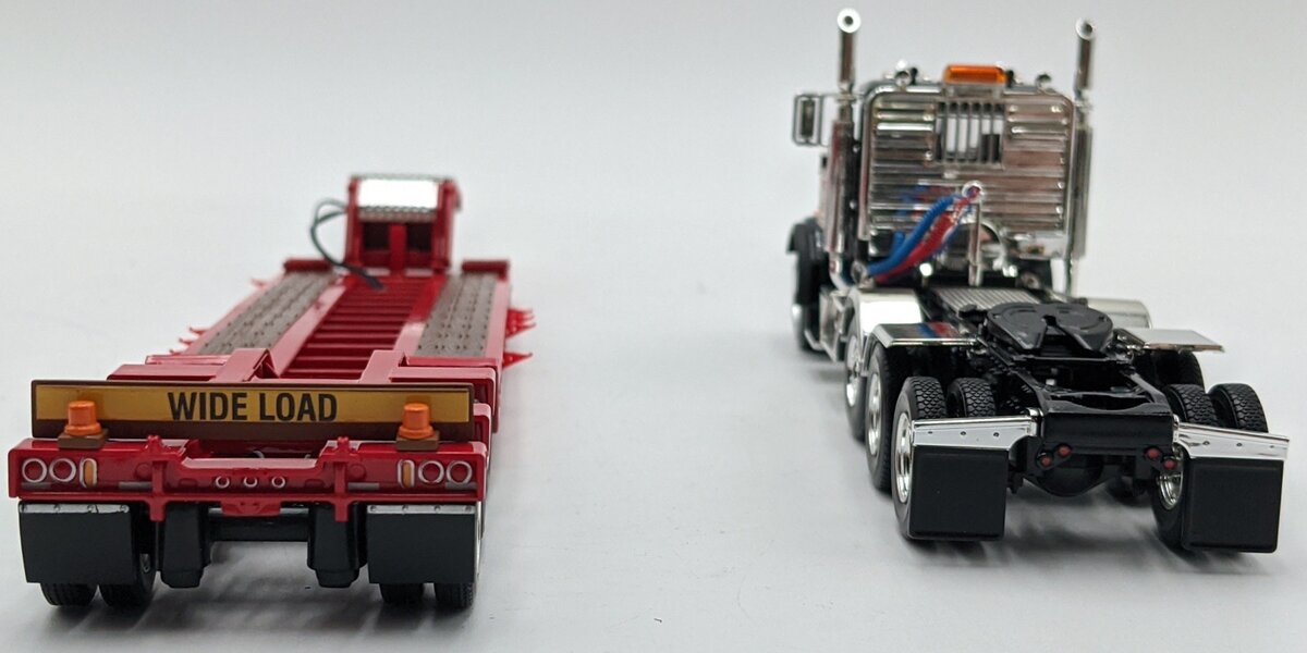 First Gear 50-3184 1:50 Peterbilt 367 Day Cab W/Lowboy Red/Black NIB