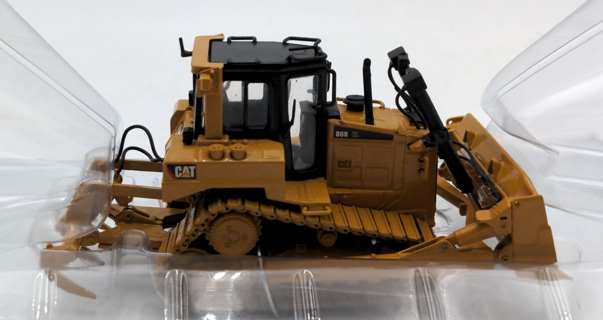 Tonkin TR60001 1:50 Scale Diecast D6R Track Type Tractor NIB