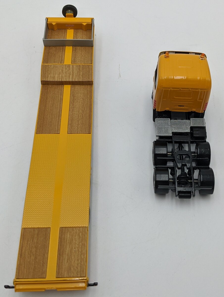 Tematoys 0182 1:50 3 Axle Tractor W/Lowboy Nederhoff NIB