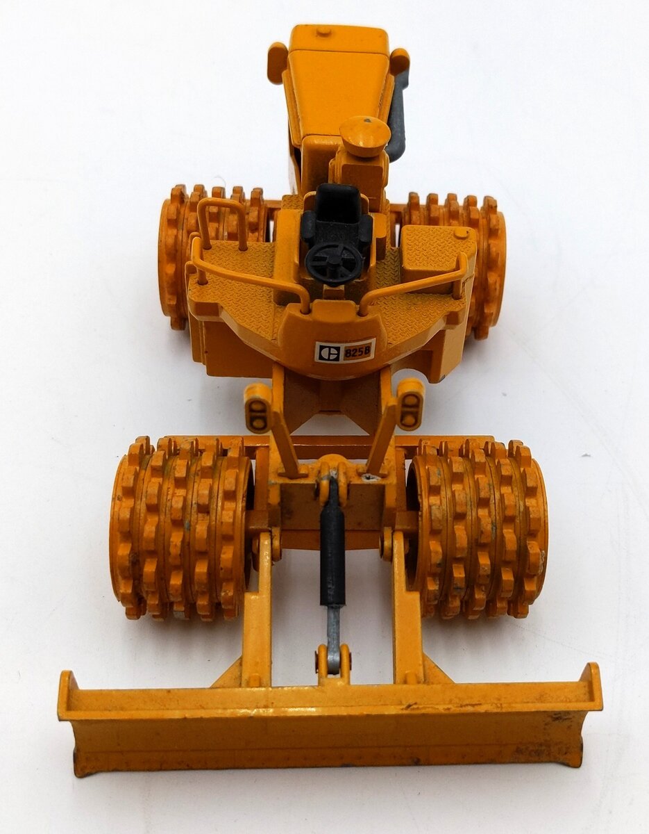 NZG 135 1:50 Scale Diecast Caterpillar 825 Compactor - Yellow VG/Box