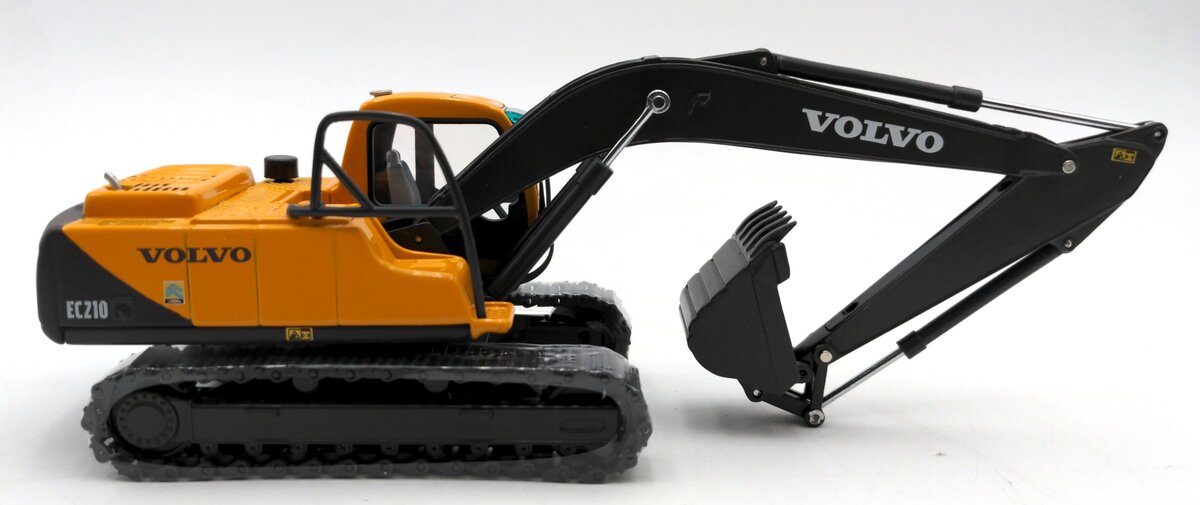 Volvo Merchandise Corp 6505 1:50 Scale Diecast Volvo EC210 Excavator LN/Box