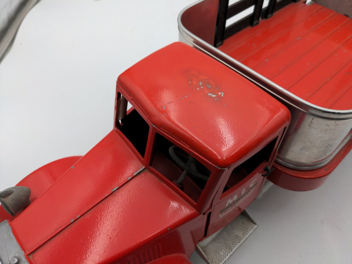 MIC 1:16 Scale Texaco Lift Gate Truck VG