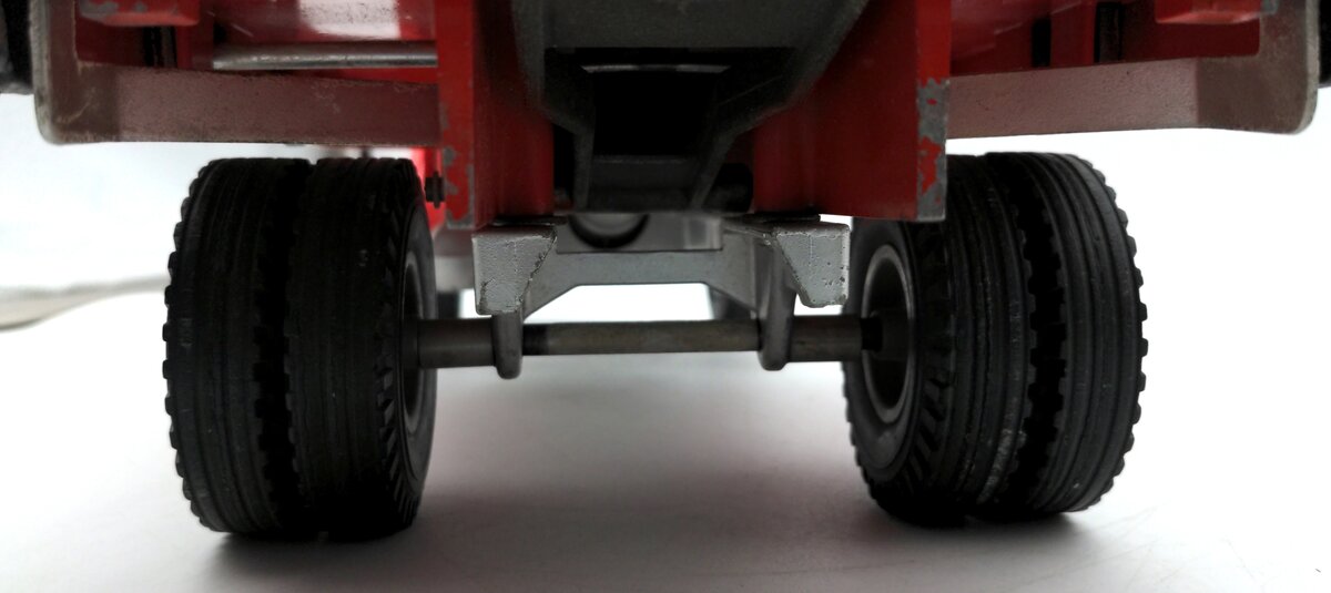 MIC 1:16 Scale Texaco Lift Gate Truck VG