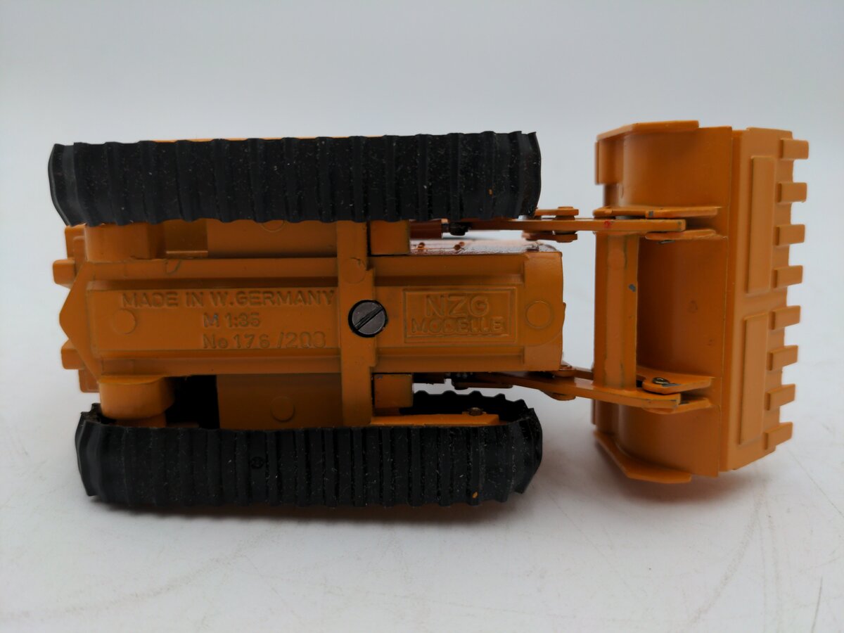 NZG 208 1:35 Scale Diecast Case 850C Loader EX