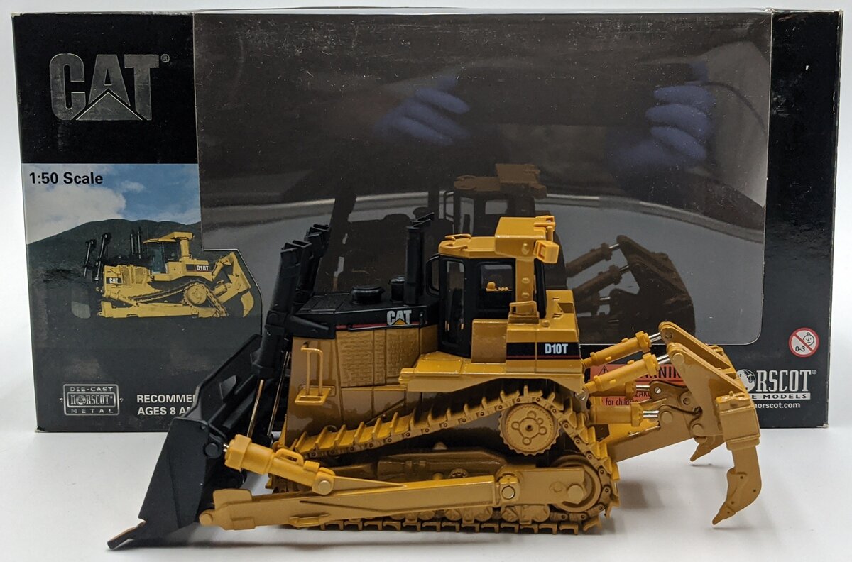 Norscot 55158 1:50 Caterpillar D10T Track Type Dozer Construction Vehicle NIB