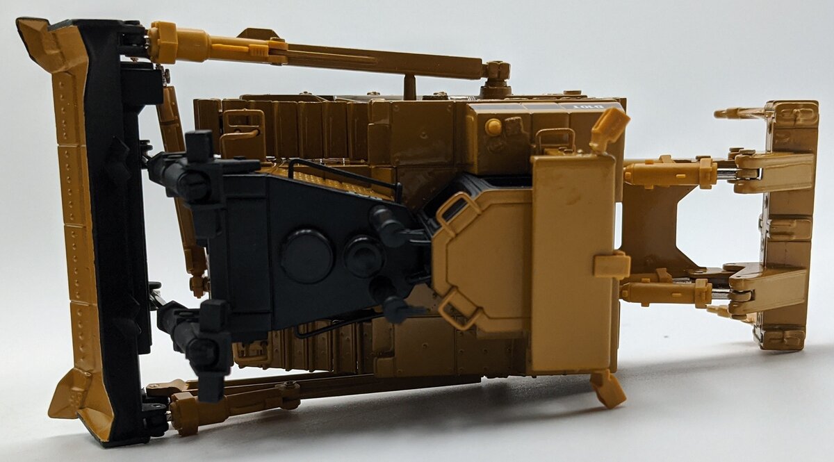 Norscot 55158 1:50 Caterpillar D10T Track Type Dozer Construction Vehicle NIB