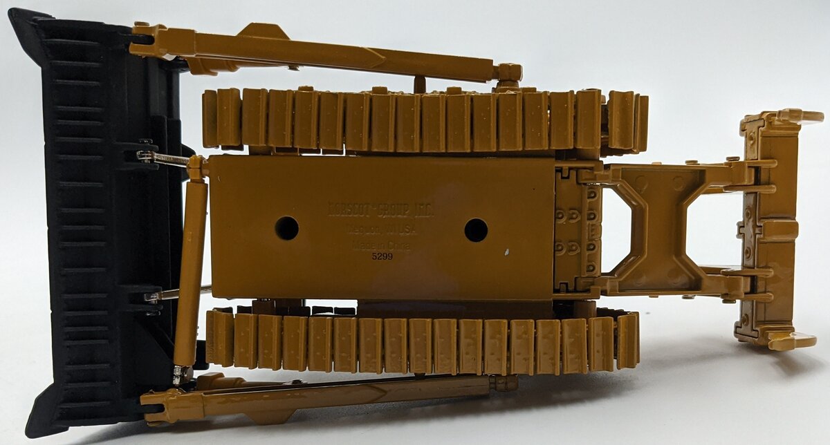 Norscot 55158 1:50 Caterpillar D10T Track Type Dozer Construction Vehicle NIB