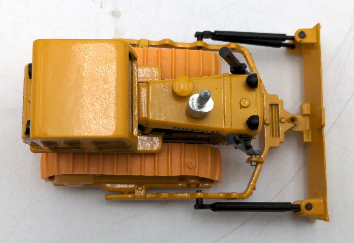 NZG 119 1:50 Scale Diecast Caterpillar D4D Dozer w/ Ripper NIB