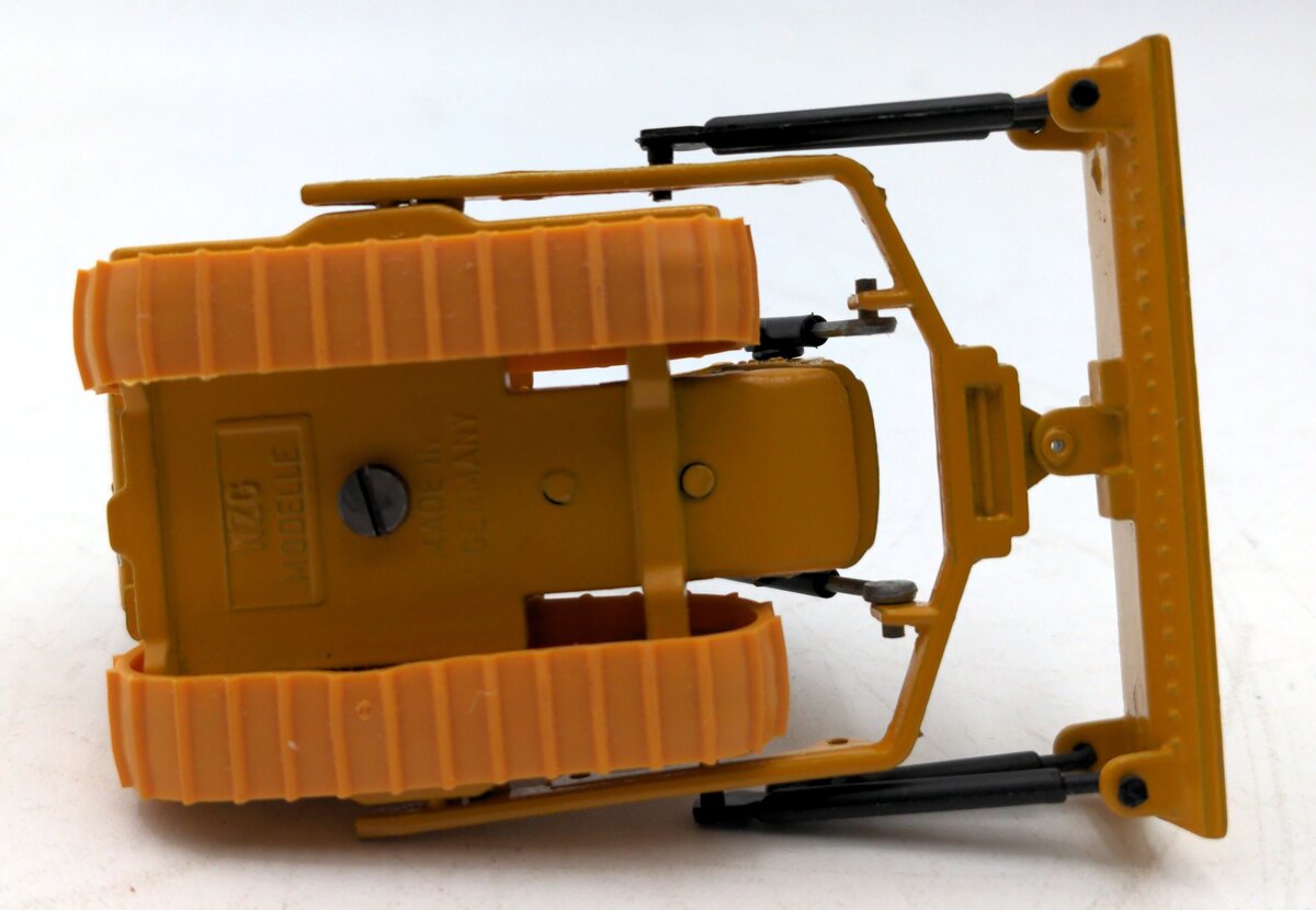 NZG 119 1:50 Scale Diecast Caterpillar D4D Dozer w/ Ripper NIB