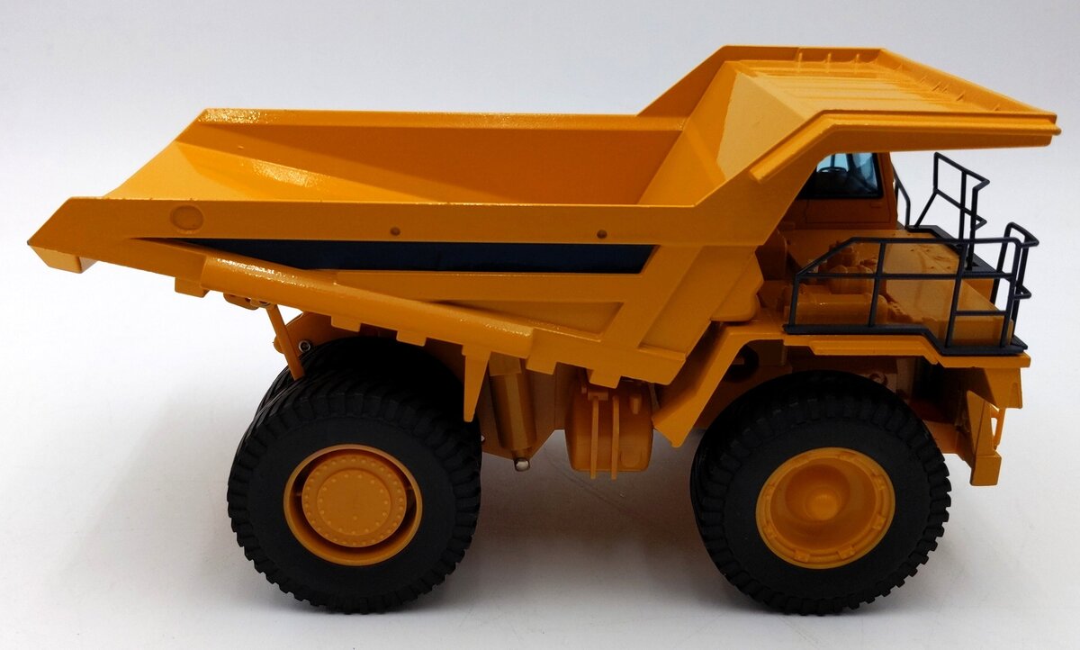 Shinsei HD785 1:45 Scale Diecast Komatsu HD785 Dump Truck NIB