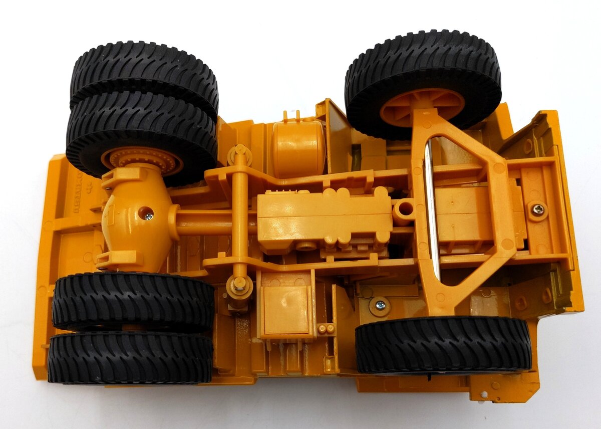 Shinsei HD785 1:45 Scale Diecast Komatsu HD785 Dump Truck NIB