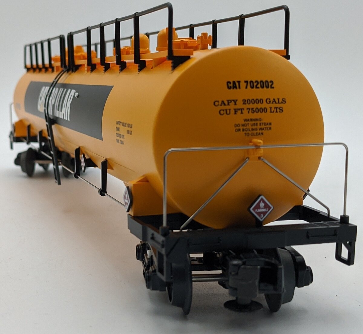 MTH 20-96063 O Caterpillar 20K Gallon 4-Compartment Tank Car #702002 NIB