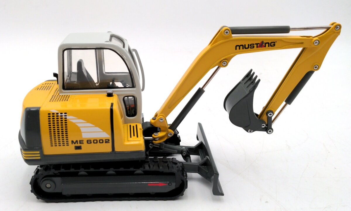 Ertl 699-990 1:25 Scale Diecast Mustang Model ME 6002 Compact Excavator NIB