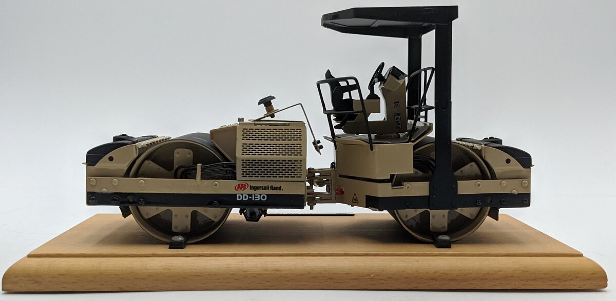 Ingersoll-Rand 13241831 1:30 Scale Diecast Ingersoll-Rand DD-130 Asphalt Paver EX/Box