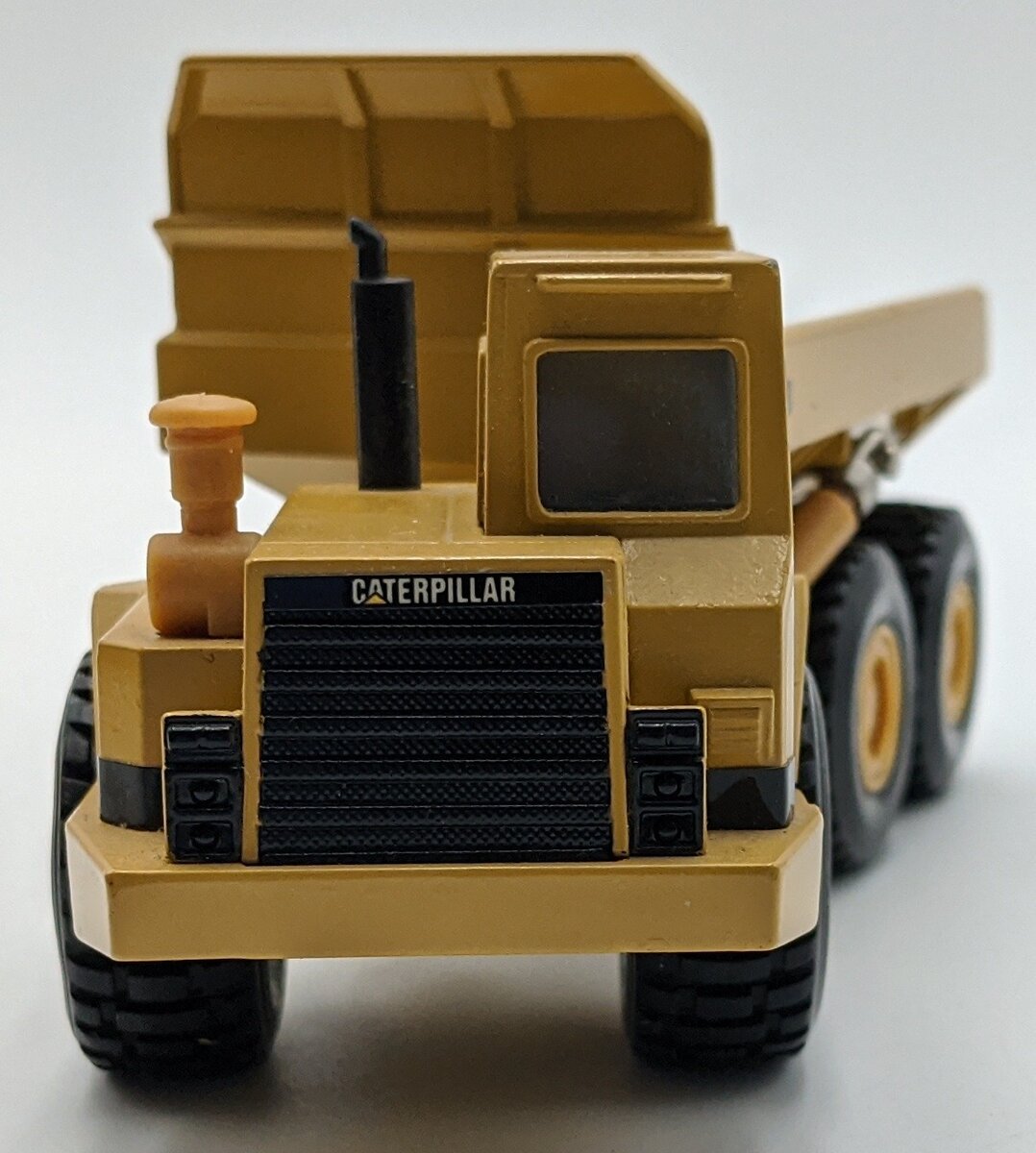 Ertl 2431 1:50 Scale Diecast Caterpillar D350D Articulated Dump Truck NIB