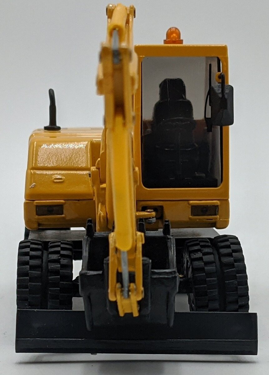Universal Hobbies 62600 1:35 Scale Diecast Komatsu PW95R Wheeled Excavator NIB