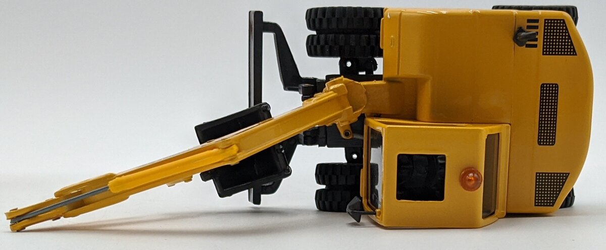 Universal Hobbies 62600 1:35 Scale Diecast Komatsu PW95R Wheeled Excavator NIB