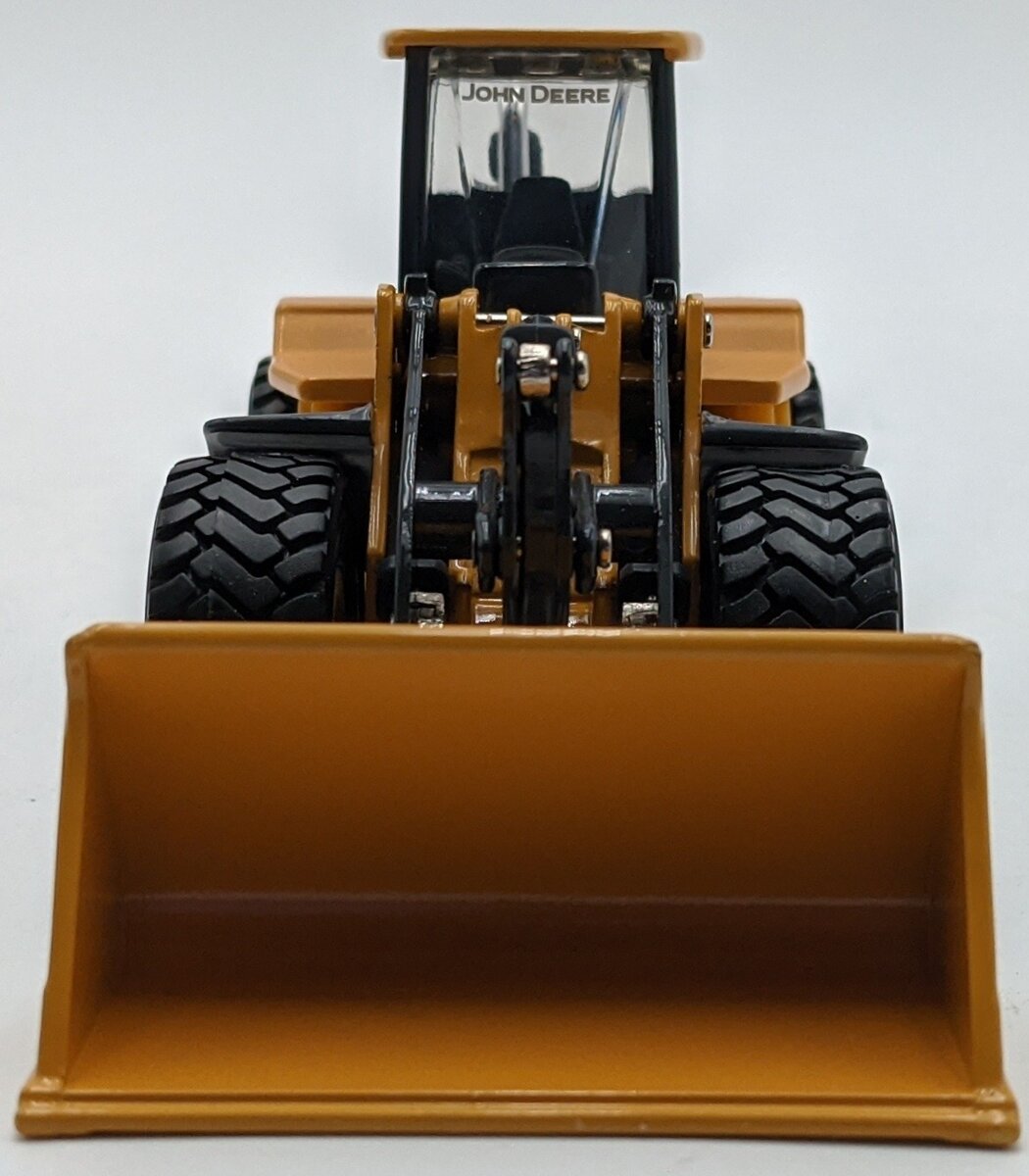 Ertl 15633 1:50 Scale Diecast John Deere 824J Wheel Loader NIB
