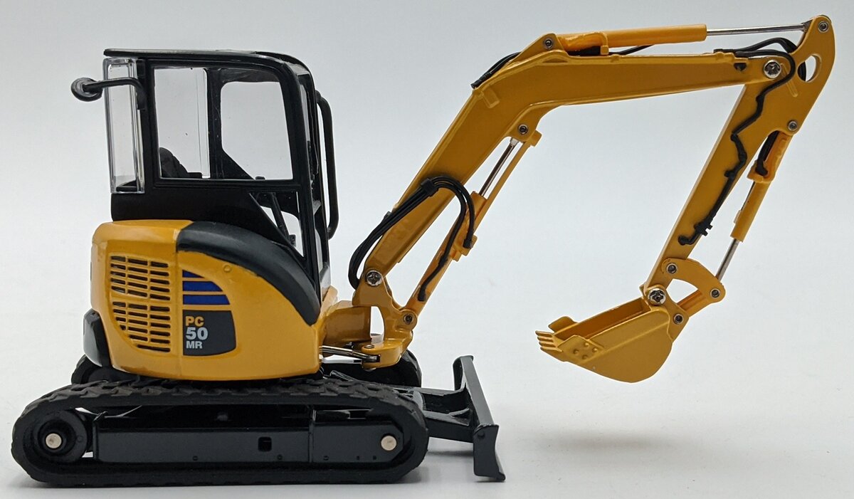 Yonezawa Toys 2002 1:32 Scale Diecast Komatsu PC50MR Mini Shovel NIB