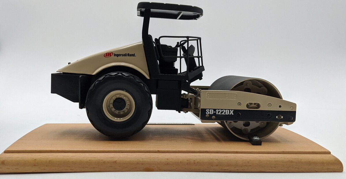 Ingersoll-Rand 13241823 1:30 Scale Diecast Ingersoll-Rand SD-122DX Compactor NIB