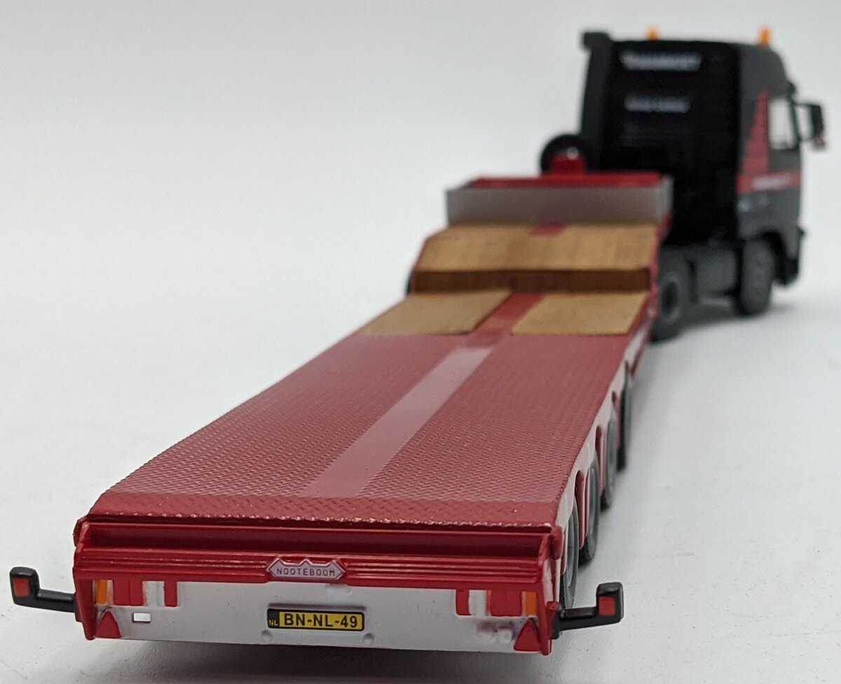 Lion Toys 119911 1:50 Scale Diecast Volvo FH12 w/ Lowloader  - Mammoet NIB