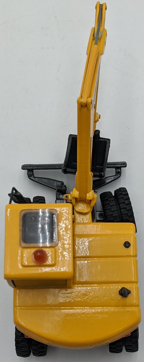 Universal Hobbies 1:35 Scale Diecast Komatsu PW95 Wheeled Excavator VG/Box