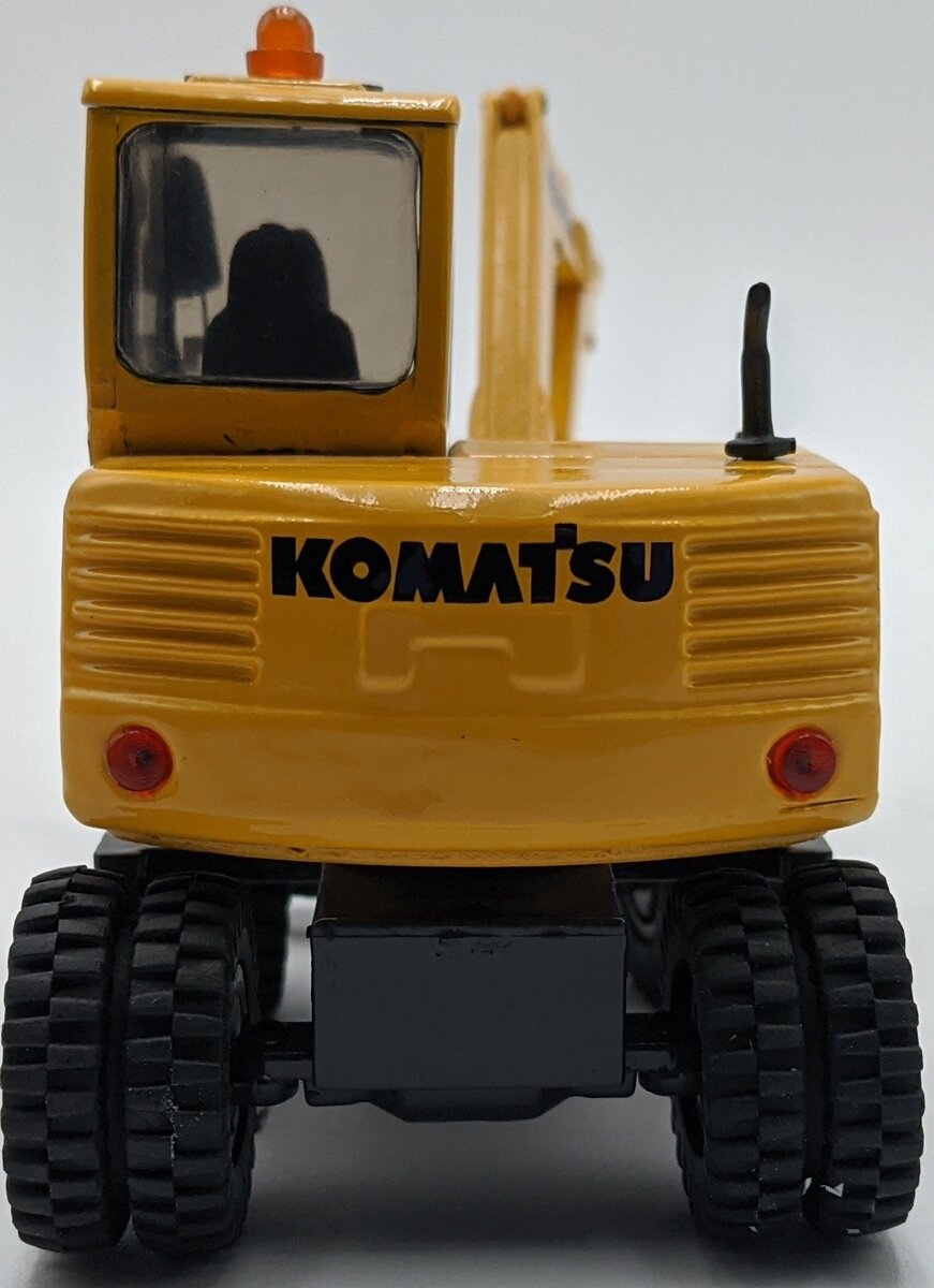 Universal Hobbies 1:35 Scale Diecast Komatsu PW95 Wheeled Excavator VG/Box