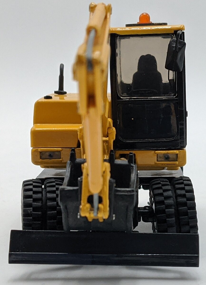 Universal Hobbies 1:35 Scale Diecast Komatsu PW95 Wheeled Excavator VG/Box