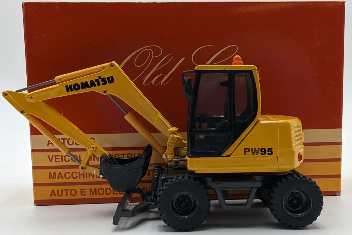 Universal Hobbies 1:35 Scale Diecast Komatsu PW95 Wheeled Excavator VG/Box