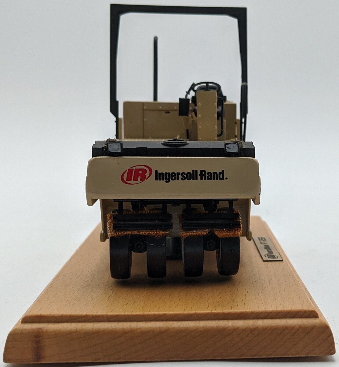 Ingersoll-Rand 13153960 1:30 Diecast Ingersoll-Rand PT-125R Asphalt Compactor NIB