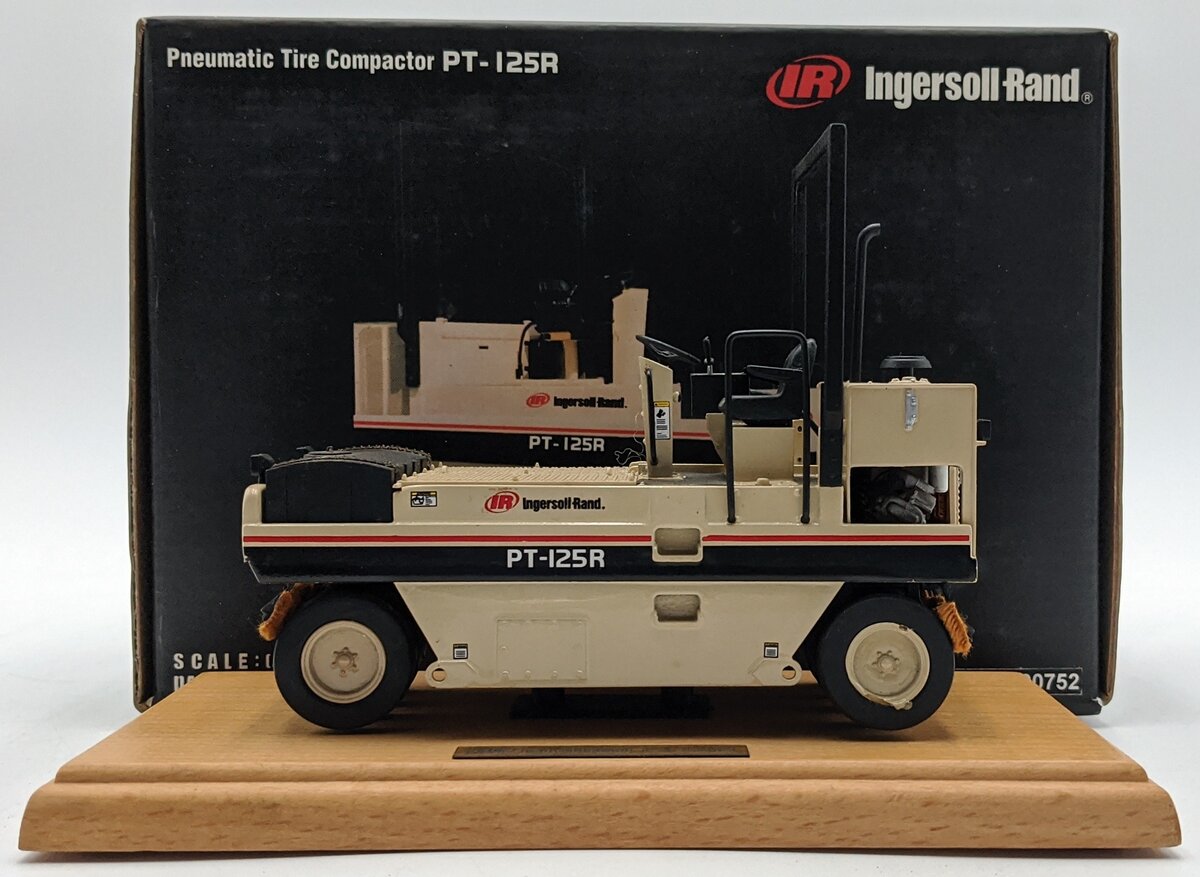 Ingersoll-Rand 13153960 1:30 Diecast Ingersoll-Rand PT-125R Asphalt Compactor NIB