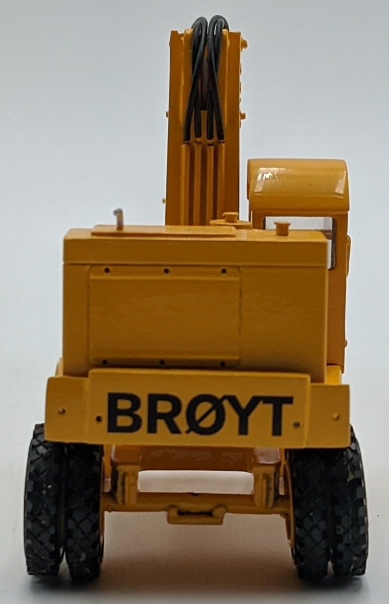 EMD EMDN129 1:50  Broyt Wheeled Excavator NEW
