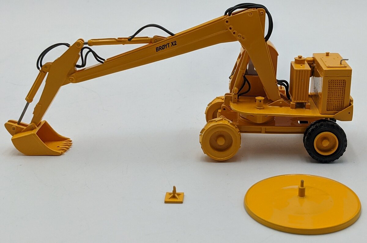 EMD EMDN129 1:50  Broyt Wheeled Excavator NEW