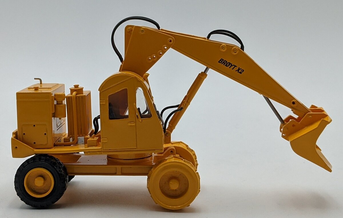 EMD EMDN128G 1:50 Broyt X2 Wheel Shovel NEW
