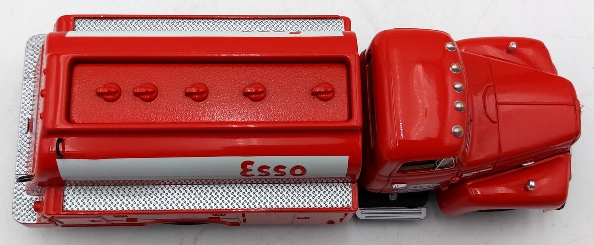 First Gear 19-1197 1:34 Diecats 1957 International R-190 With Fuel Tanker NIB