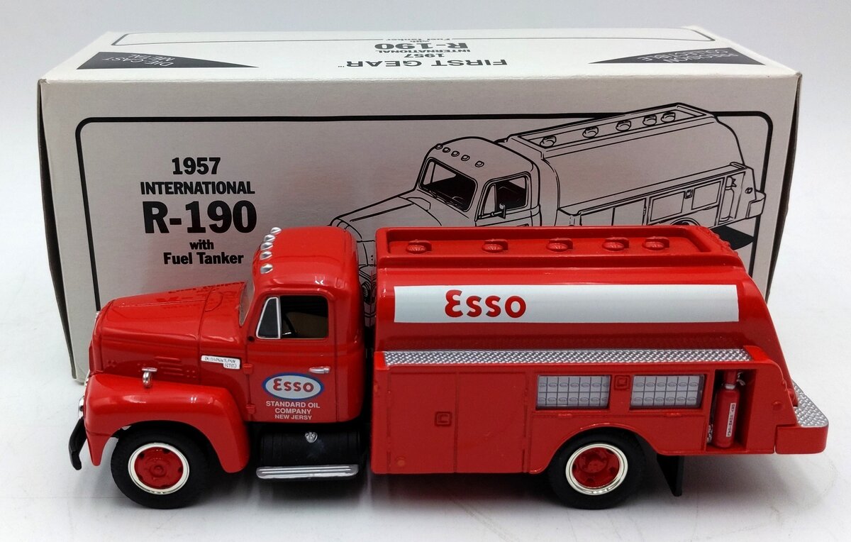 First Gear 19-1197 1:34 Diecats 1957 International R-190 With Fuel Tanker NIB