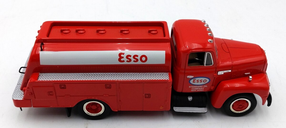 First Gear 19-1197 1:34 Diecats 1957 International R-190 With Fuel Tanker NIB