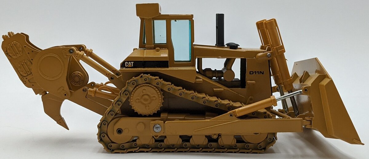 Conrad 2854 1:50 Cat D11N Track-Type Tractor With Impact Ripper NIB
