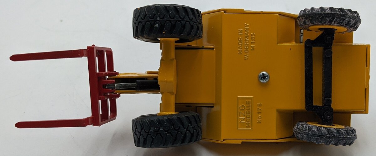 NZG 175 1:35 CB 520 Telescopic Handler NIB