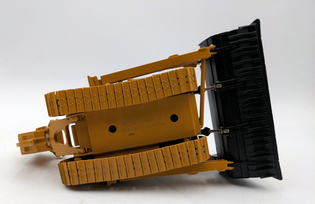 Norscot 55070 1:50 Caterpillar D11R Carrydozer Track-Type NIB