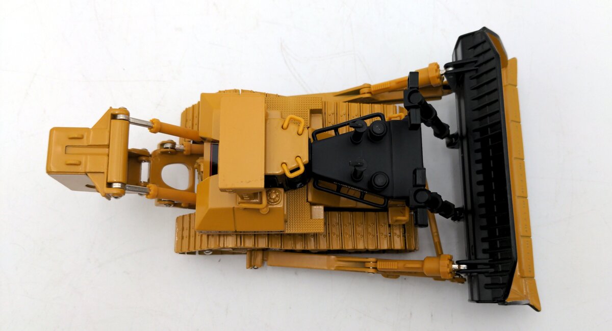 Norscot 55070 1:50 Caterpillar D11R Carrydozer Track-Type NIB