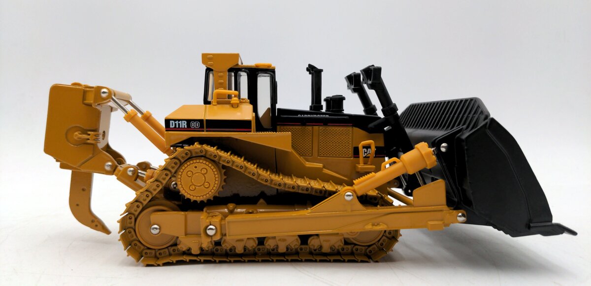 Norscot 55070 1:50 Caterpillar D11R Carrydozer Track-Type NIB