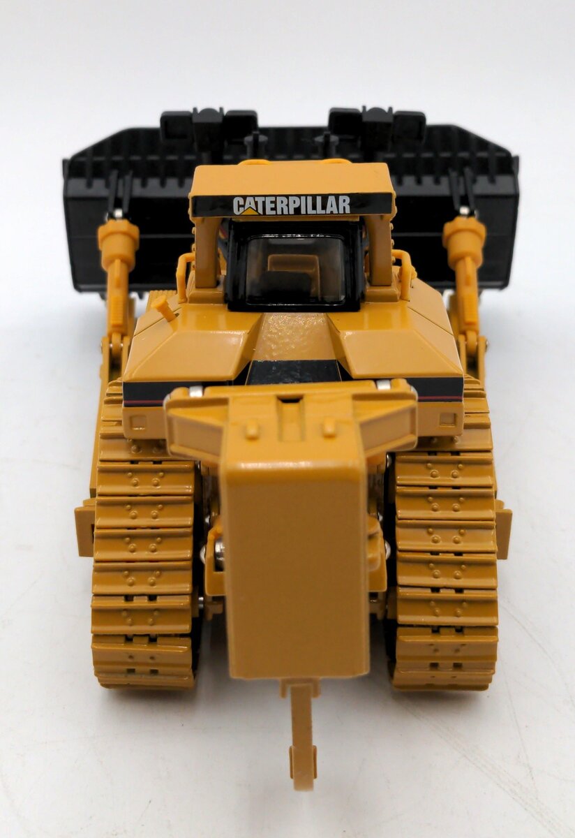 Norscot 55070 1:50 Caterpillar D11R Carrydozer Track-Type NIB