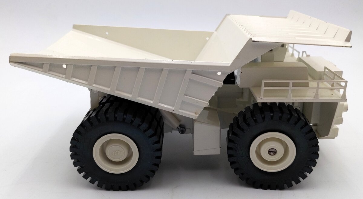 Conrad 2720 1:50 Scale Diecast Wabco Haulpak Truck (White) EX/Box