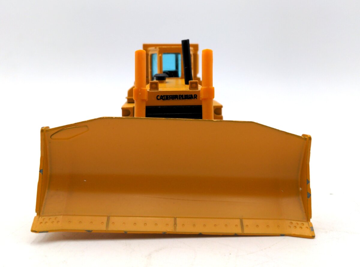 NZG 233 1:50 Scale CAT D9N Track-Type Tractor VG/Box