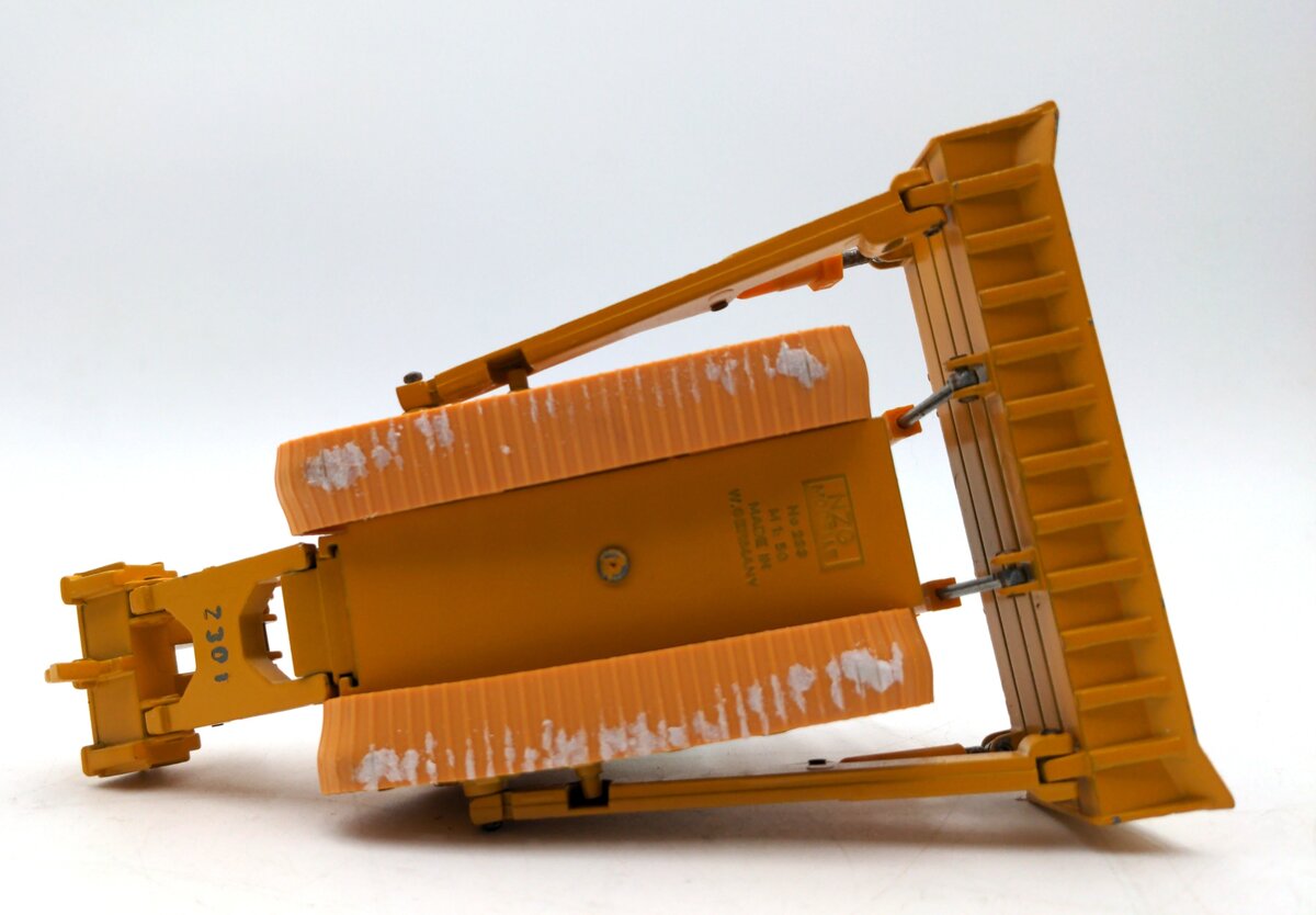 NZG 233 1:50 Scale CAT D9N Track-Type Tractor VG/Box